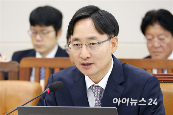 임광현 국세청장 후보자가 15일 서울 여의도 국회에서 열린 국회 기획재정위원회 임광현 국세청장 후보자 인사청문회에서 질의에 답변하고 있다. [사진=곽영래 기자]