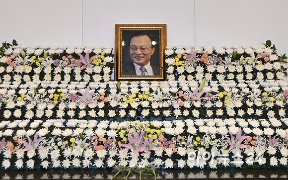 27일 오전 서울 종로구 서울대학교병원 장례식장에 故 이해찬 전 국무총리의 빈소가 마련되어 있다. [사진=곽영래 기자]