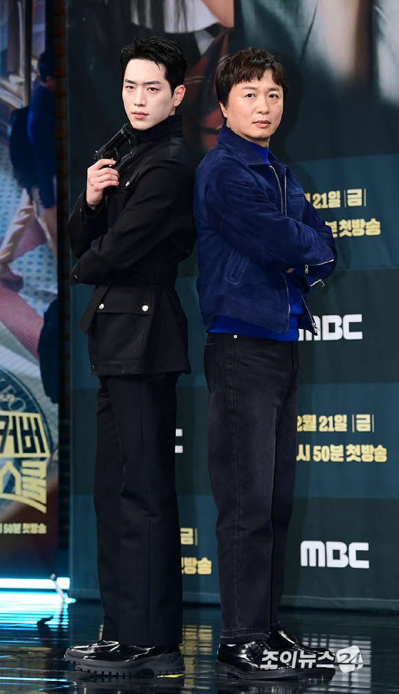 배우 서강준과 전배수가 20일 오후 서울 마포구 상암동 MBC사옥에서 열린 MBC 금토드라마 '언더커버 하이스쿨' 제작발표회에 참석하고 있다. [사진=정소희 기자]