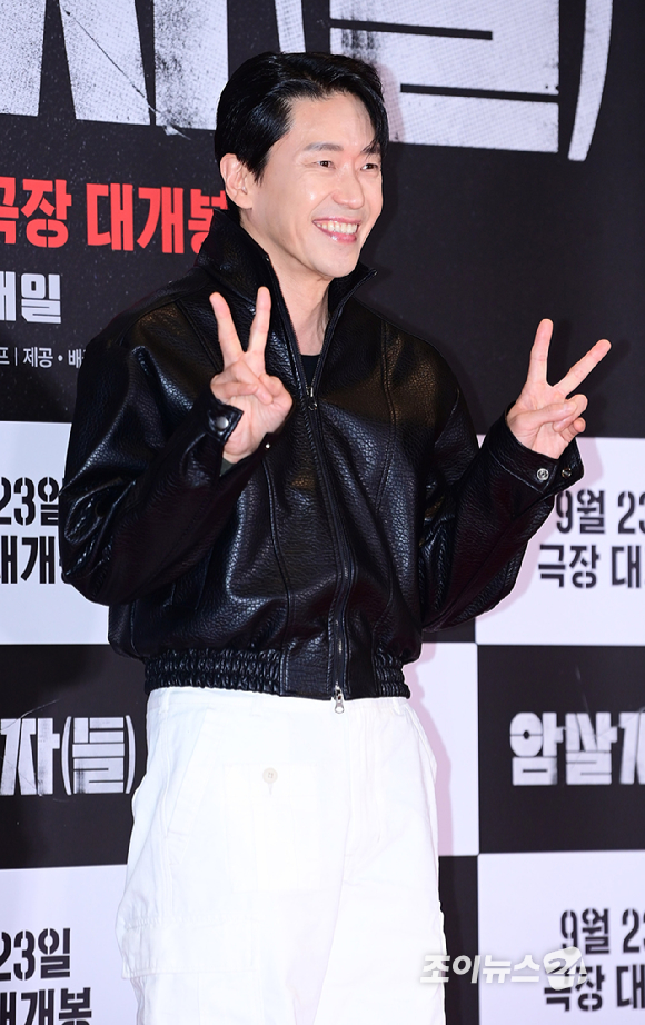 배우 엄기준이 21일 서울 송파구 롯데시네마 월드타워에서 열린 영화 '암살자(들)'(감독 허진호) VIP 시사회에 참석하고 있다. [사진=정소희 기자]
