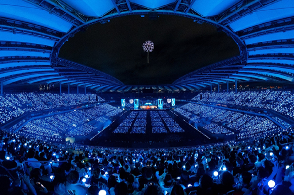 아이유가 22일 서울 상암 월드컵경기장에서 열린 콘서트 '2024 IU HEREH WORLD TOUR CONCERT ENCORE-The Winning'에서 무대를 꾸미고 있다. [사진=EDAM엔터테인먼트]