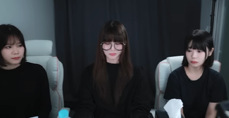 성인용 온라인 화보 제작사 아트그라비아 소속 모델들이 회사 대표에게 성폭행과 성추행을 당했다고 폭로했다. [사진=유튜브 '강인경' 캡처]