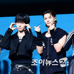 그룹 앰퍼샌드원 나캠든-마카야가 12일 오후 서울 등촌동 스카이아트홀에서 열린 앰퍼샌드원(AMPERS&ONE) 미니 3집 '라우드 앤 프라우드' 발매 기념 쇼케이스에 참석하고 있다. [사진=정소희 기자]