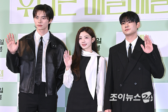 배우 이채민, 최유주, 류의현이 23일 오후 서울 용산구 CGV 용산아이파크몰에서 열린 영화 '우리는 매일매일' 언론시사사회에서 포토타임을 갖고 있다. [사진=곽영래 기자]