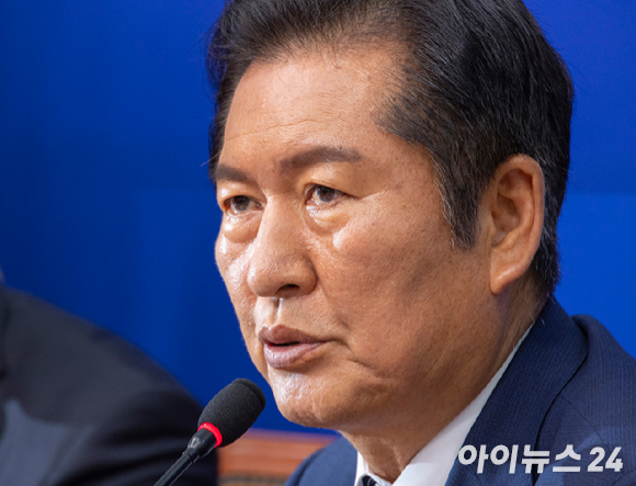 이재명 대통령이 지난달 22일 용산 대통령실에서 제1회 국가과학기술자문회의 전원회의를 하고 있다. [사진=연합뉴스]