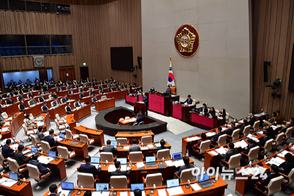 한덕수 국무총리가 7일 오전 서울 여의도 국회에서 열린 예산결산특별위원회 전체회의에서 인사말을 하고 있다. [사진=곽영래 기자]