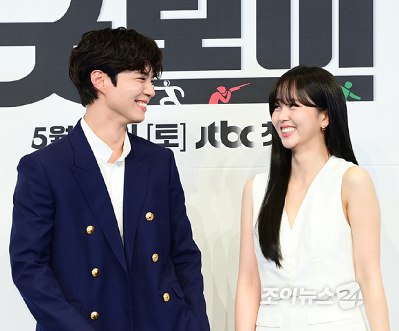 배우 박보검과 김소현이 29일 오후 서울 구로구 신도림동 더 링크 서울 트리뷰트 포트폴리오 호텔에서 열린 JTBC 토일 드라마 '굿보이' 제작발표회에 참석하고 있다. [사진=정소희 기자]