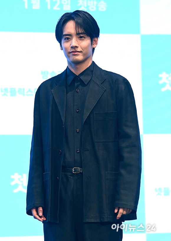 배우 아카소 에이지가 7일 오후 서울 구로구 더 세인트에서 진행된 '첫입에 반하다' 제작발표회에서 포즈를 취하고 있다. [사진=곽영래 기자]