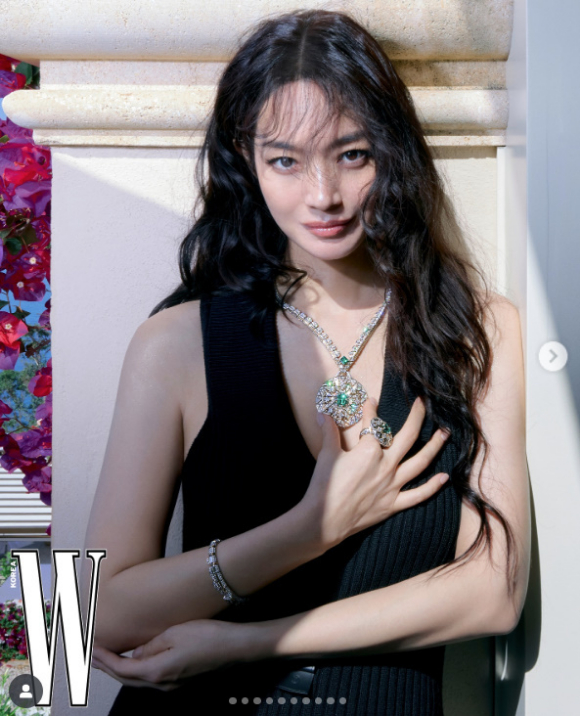 신민아 [사진=더블유 코리아 SNS]