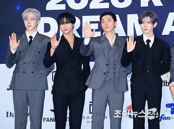 그룹 에이티즈(ATEEZ)가 27일 경기 고양시 킨텍스에서 열린 2026 케이 월드 드림 어워즈(K WORLD DREAM AWARDS)' 블루카펫에 참석하고 있다. [사진=정소희 기자]