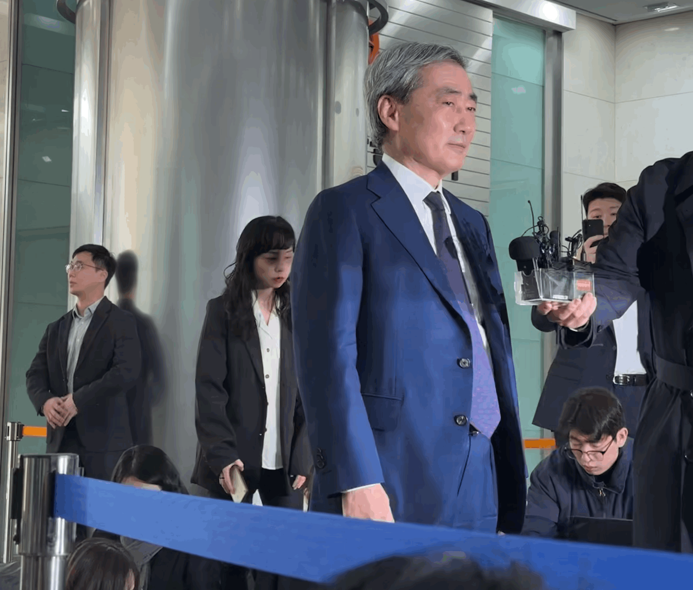 신현송 한국은행 총재 후보가 31일 서울 중구 한화금융플라자에 마련된 인사청문회 준비 사무실에 출근하기 전 발언하고 있다. [사진=임우섭 기자]