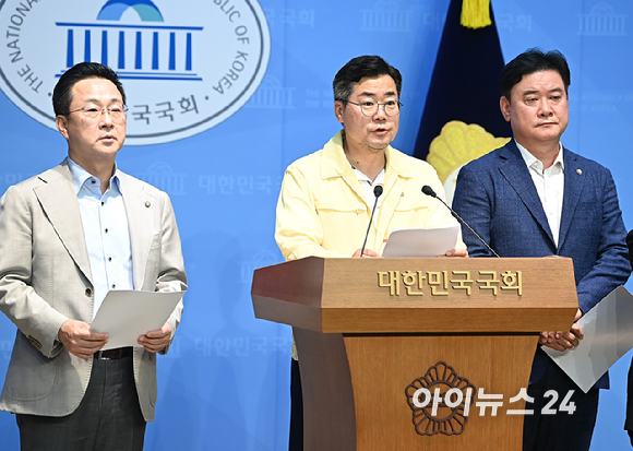 박찬대 더불어민주당 대표 후보자가 28일 오후 서울 여의도 국회 소통관에서 현안 관련 기자회견을 하고 있다. [사진=곽영래 기자]