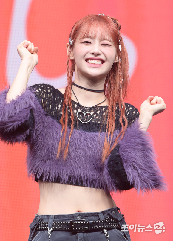 가수 츄가 18일 오후 서울 광진구 예스24라이브홀에서 열린 츄(CHUU) 첫 번째 미니앨범 '하울' 발매 기념 쇼케이스에 참석하고 있다. [사진=정소희 기자]