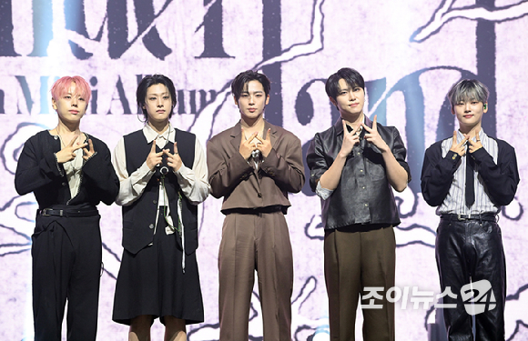 [종합] &apos;김준서 가고 김요한 돌아온&apos; 위아이, 新알고리즘 점령할 &apos;HOME&apos;