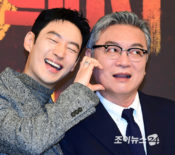 배우 이제훈과 김의성이 18일 오후 서울 양천구 목동 SBS에서 열린 SBS 새 금토드라마 '모범택시3' 제작발표회에 참석하고 있다. [사진=정소희 기자]