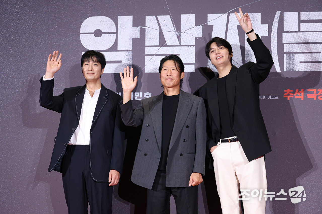 배우 박해일, 유해진, 이민호가 31일 서울 강남구 삼성동 메가박스 코엑스점에서 진행된 영화 '암살자(들)'(감독 허진호) 쇼케이스에 참석해 포즈를 취하고 있다. [사진=문수지 기자]