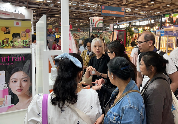 롯데가 '프랑스 파리 종합 전시회'에 마련한 홍보관. [사진=롯데]