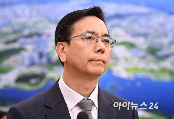 이한우 현대건설 대표이사가 20일 서울 여의도 국회 국토교통위원회에서 열린 GTX-A 삼성역 공사 현장 철근 누락 관련 현안 질의에 참석하고 있다. [사진=곽영래 기자]