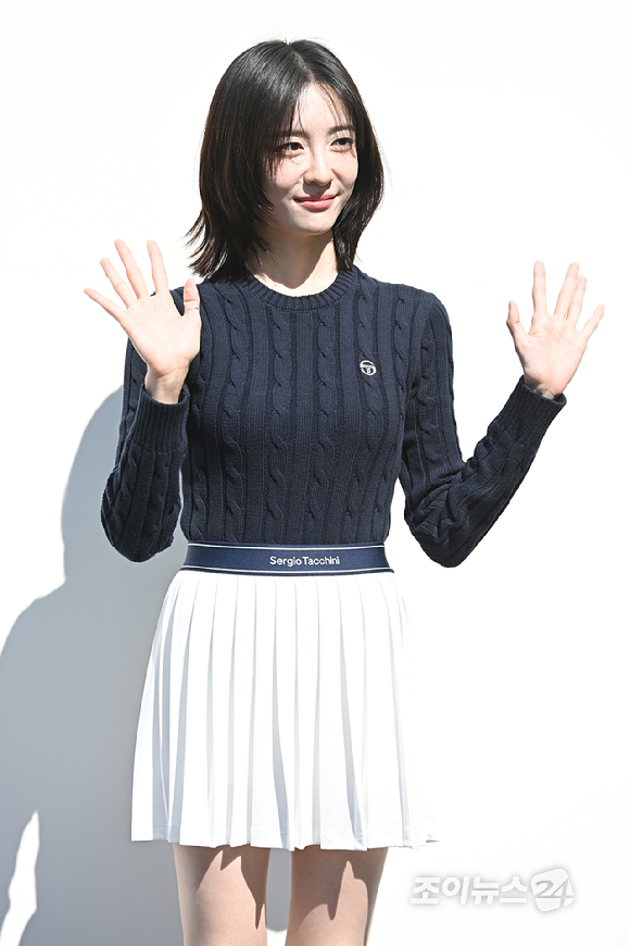 배우 박지현이 26일 오후 서울 용산구 한남동 플래그십 스토어에서 열린 클래식 라이프스타일 브랜드 세르지오 타키니 한남 플래그십 스토어 오픈 기념 포토콜 행사에 참석해 포즈를 취하고 있다. [사진=문수지 기자]