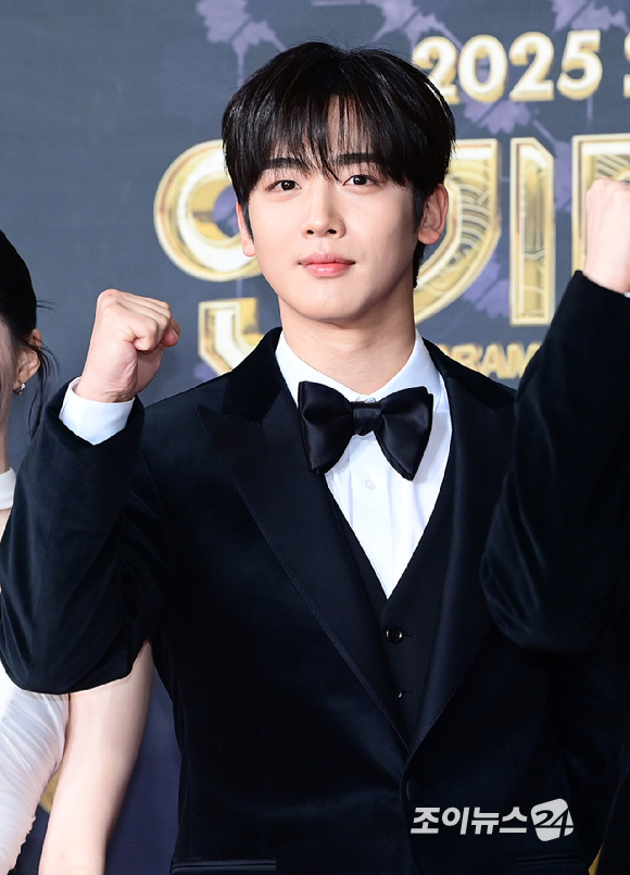 '트라이' 배우 김요한이 31일 오후 서울 마포구 상암동 SBS 프리즘타워에서 열린&nbsp;2025 SBS 연기대상&nbsp;레드카펫 행사에 참석하고 있다. [사진=정소희 기자]