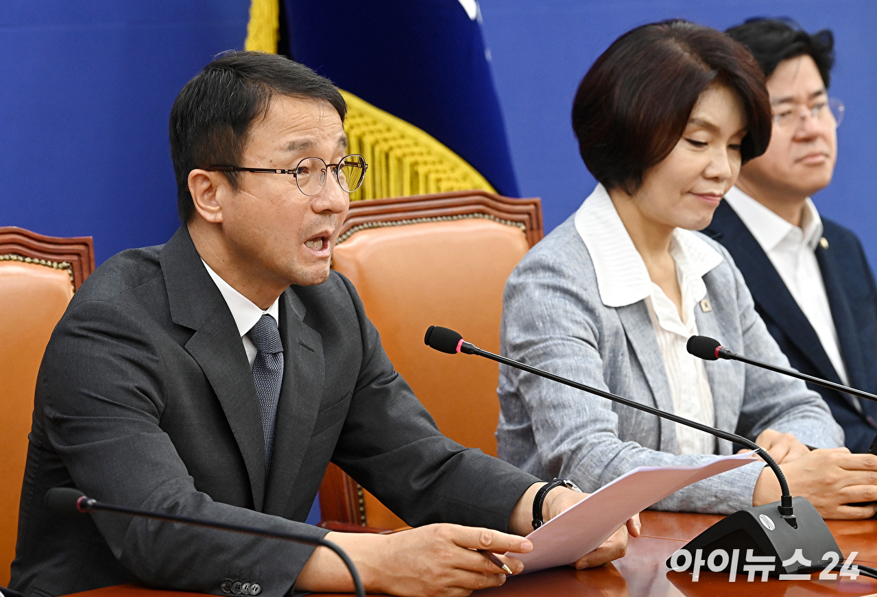 한병도 더불어민주당 당대표 직무대행 겸 원내대표가 7일 서울 여의도 국회에서 열린 원내대책회의에서 발언하고 있다. [사진=곽영래 기자]