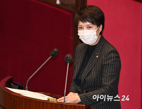 국민의힘 김은혜 의원이 28일 서울 여의도 국회에서 열린 본회의에서 자유발언을 하고 있다. [사진=김성진 기자]