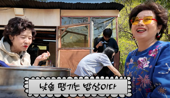 배우 선우용여가 김치찌개 레시피를 공개했다. [사진=유튜브 @순풍 선우용여]