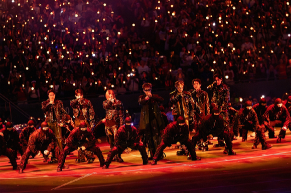 방탄소년단이 미국 탬파 레이먼드 제임스 스타디움(Raymond James Stadium)에서 &lsquo;BTS WORLD TOUR &lsquo;ARIRANG&rsquo; IN NORTH AMERICA'를 열고 무대를 선보이고 있다. [사진=빅히트뮤직]