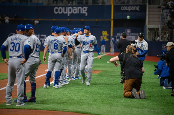 LA 다저스 오타니 쇼헤이는 '쿠팡플레이와 함께하는 MLB 월드투어 서울 시리즈 2024'를 통해 다저스 이적 후 첫 공식 경기를 치렀다. [사진=쿠팡플레이]