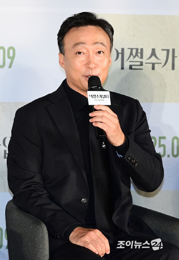 배우 이병헌과 손예진이 19일 오전 서울 용산구 CGV아이파크몰점에서 열린 영화 '어쩔수가없다'(감독 박찬욱) 제작보고회에 참석하고 있다. [사진=정소희 기자]