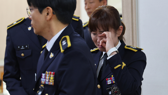 지난 11일 인천 동구의 한 장례식장에 갯벌 고립 노인에 구명조끼 벗어주고 숨진 해경 고(故) 이재석 경장 빈소가 마련되어 있다. [사진=연합뉴스]