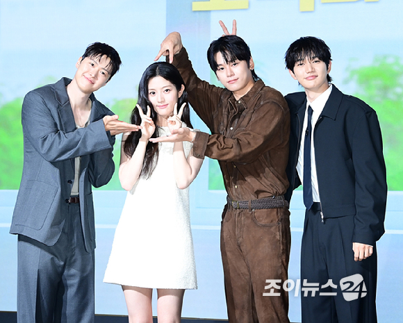 배우 공명-신은수-차우민-윤상현이 25일 오전 서울 마포구 호텔 나루에서 열린 넷플릭스 영화 '고백의 역사'(감독 남궁선) 제작보고회에 참석하고 있다. [사진=정소희 기자]