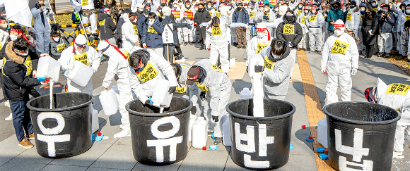 한국낙농육우협회가 우유 가격과 관련해 집회를 개최하고 있는 모습. [사진=한국낙농육우협회]