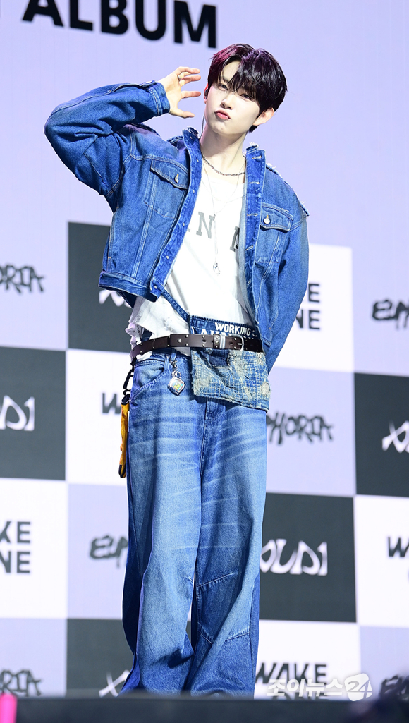 그룹 알파드라이브원 건우가 12일 오후 서울 용산구 블루스퀘어 SOL트래블홀에서 열린 알파드라이브원(ALPHA DRIVE ONE) 첫 번째 데뷔 미니 1집 'EUPHORIA'(유포리아) 발매 기념 쇼케이스에 참석하고 있다. [사진=정소희 기자]
