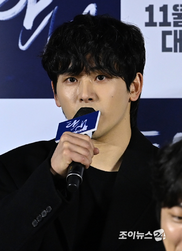 배우 윤시윤이 11일 오전 서울 용산구 CGV아이파크몰에서 열린 영화 '탄생' 제작보고회에 참석해 인사말을 하고 있다. [사진=김성진 기자]