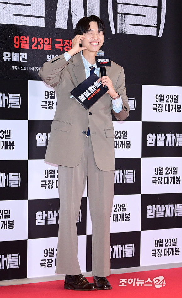 방송인 유재필이 21일 서울 송파구 롯데시네마 월드타워에서 열린 영화 '암살자(들)'(감독 허진호) VIP 시사회에 MC로 참석하고 있다. [사진=정소희 기자]