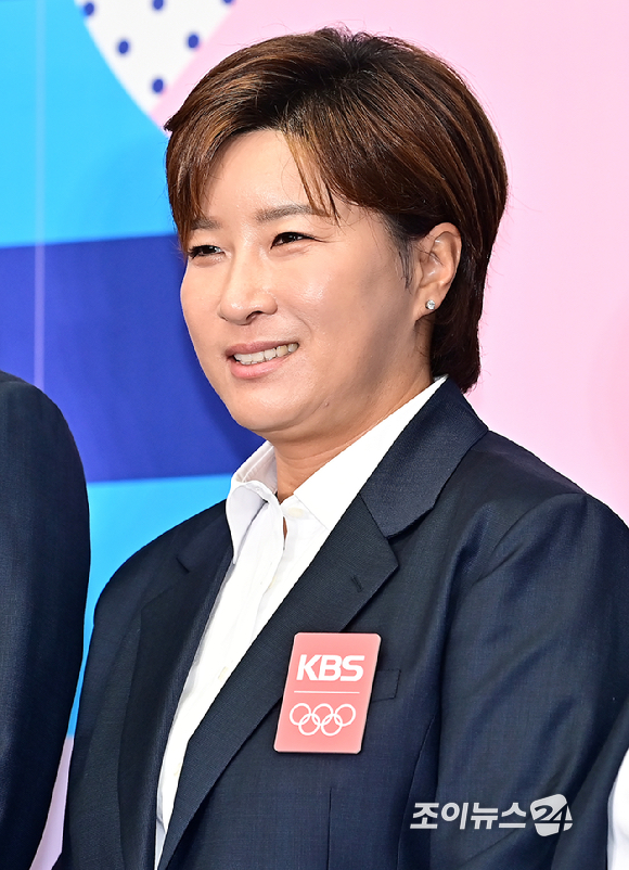 해설위원 박세리가 26일 오전 서울 여의도 KBS신관에서 열린 '2024 파리 하계올림픽 KBS 방송단 발대식'에서 기념촬영을 하고 있다. [사진=곽영래 기자]