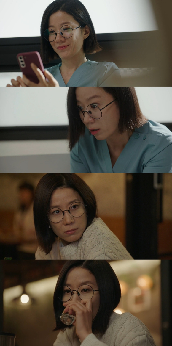 '남남' 전혜진이 능청 유쾌 매력으로 시청자들을 사로잡고 있다. [사진=지니TV]