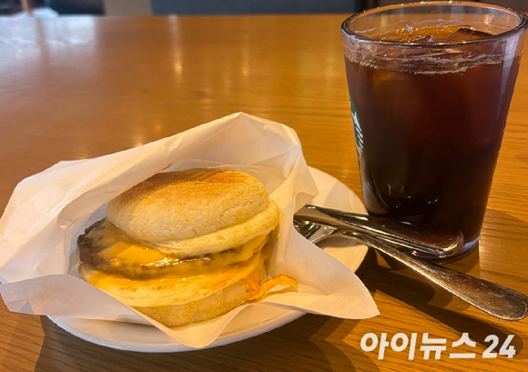 스타벅스 조식 메뉴 중 하나. [사진=설래온 기자 ]