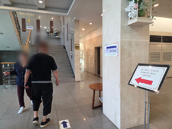 제21대 대통령선거 투표일인 3일 경기도 광명시 한 음식점에 마련된 소하2동 제4투표소에서 유권자들이 투표하고 있다. 2025.6.3 [사진=연합뉴스]