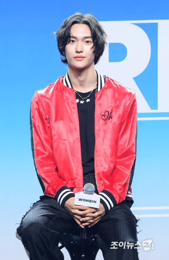 그룹 라이즈(RIIZE) 원빈이 4일 오후 서울 용산구 한남동 블루스쿼어에서 열린 라이즈 데뷔 앨범 쇼케이스 'RIIZING DAY: RIIZE Press Premiere'에 참석하고 있다. [사진=정소희 기자]