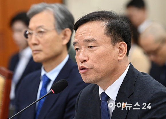 김종철 방송미디어통신위원회 위원장이 12일 서울 여의도 국회에서 열린 과학기술정보통신위원회 국정감사에서 질의에 답변하고 있다. [사진=곽영래 기자]