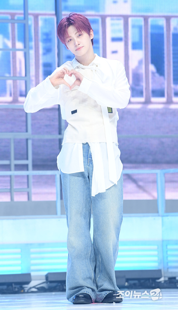 그룹 투어스 지훈가 27일 오후 서울 광진구 광장동 예스24라이브홀에서 열린 투어스(TWS) 미니 5집 'NO TRAGEDY' 발매 기념 쇼케이스에서 참석하고 있다. [사진=정소희 기자]