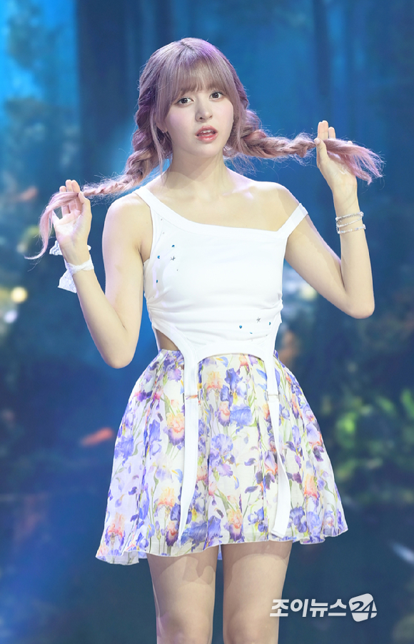 그룹 엔믹스 릴리가 11일 오후 서울 용산구 한남동 블루스퀘어에서 열린 엔믹스(NMIXX) 세 번째 싱글 앨범 '어 미드서머 엔믹스 드림'(A Midsummer NMIXX's Dream) 발매 기념 쇼케이스에 참석하고 있다. [사진=정소희 기자]