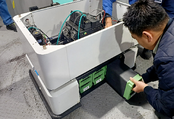 뉴로메카의 자율이동로봇 Moby(모비) 맞춤형으로 개발된 수계페이스트 적용 안전 배터리팩 [사진=세이프에너지]