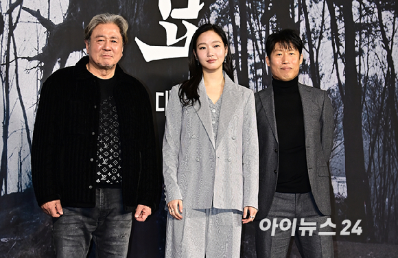 배우 김고은이 17일 오전 서울 중구 더 플라자 호텔 서울에서 진행된 영화 '파묘'(감독 장재현) 제작보고회에 참석해 포즈를 취하고 있다. [사진=곽영래 기자]
