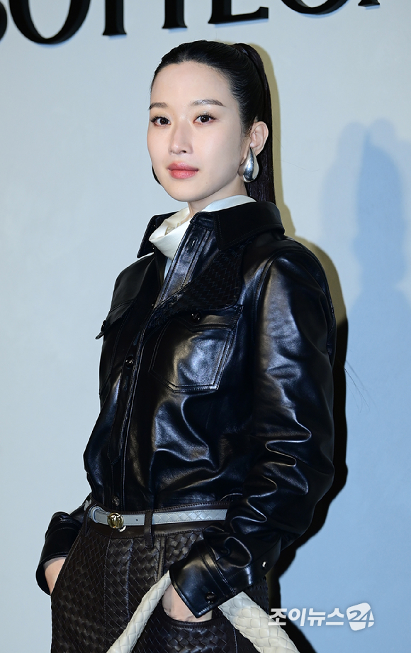 배우 문가영이 28일 오후 서울 성동구 성수동 에스팩토리D동에서 열린 보테가 베네타 2026 여름 프라이빗 뷰 포토콜 행사에 참석하고 있다. [사진=정소희 기자]