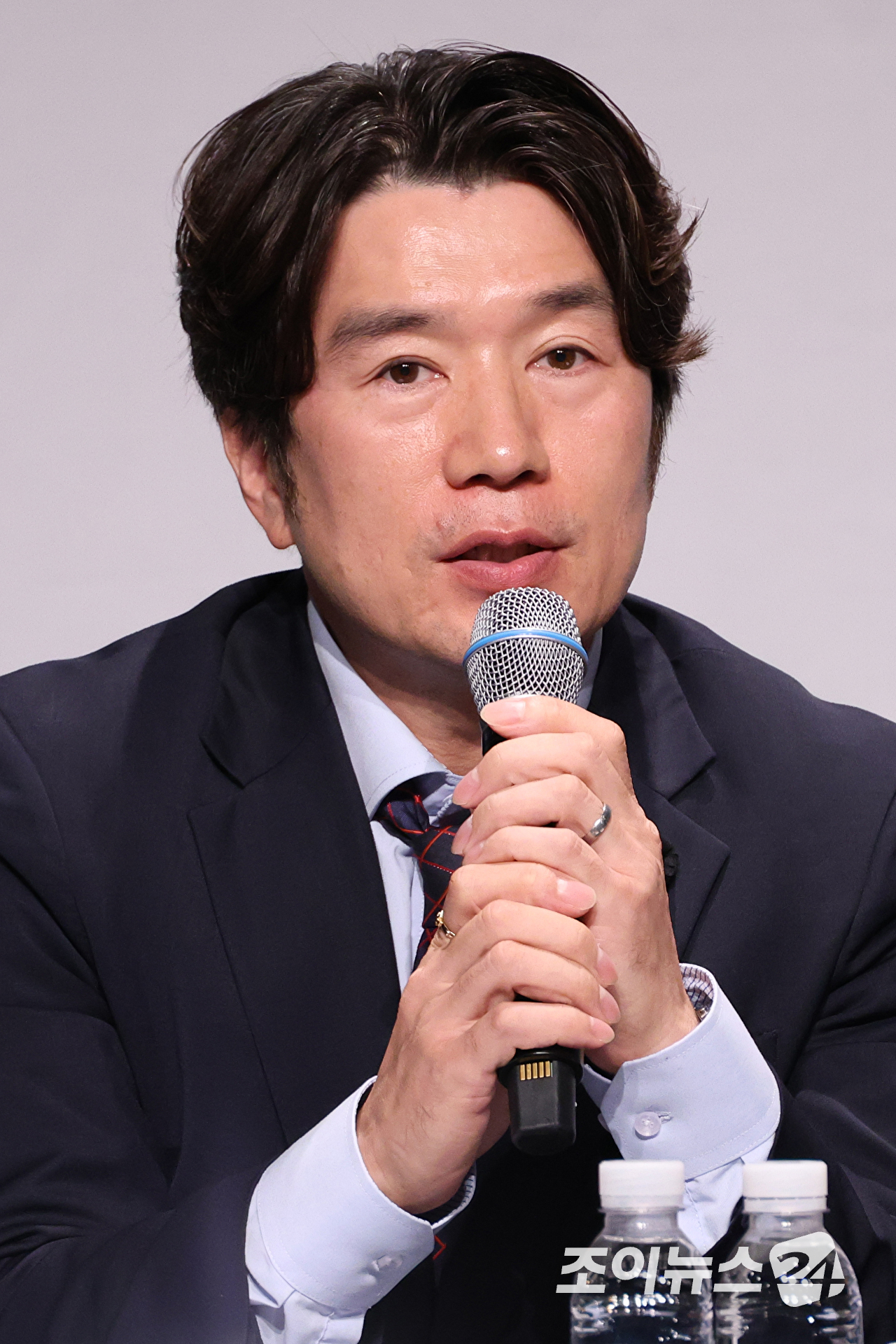 구민호 문화사업팀장, 서승만 대표이사, 문효원 공연기획팀장이 22일 서울 중국 국립정동극장 세실에서 진행된 국립정동극장 신임 대표이사 취임 기자간담회에 참석해 질문에 답하고 있다. [사진=문수지 기자]