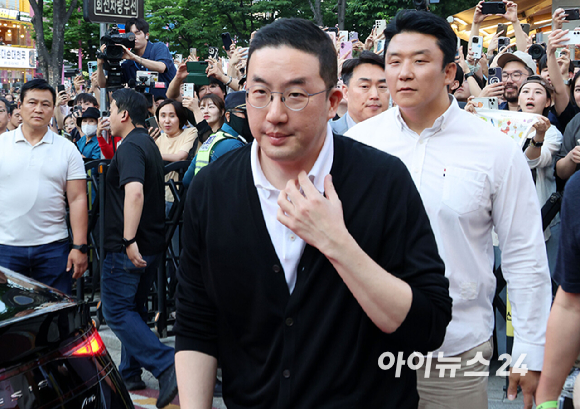 구광모 LG회장이 5일 오후 서울 서교동의 한 고깃집에서 열린 젠슨 황 엔비디아 최고경영자와의 삼겹살 회동에 참석하고 있다. [사진=곽영래 기자]