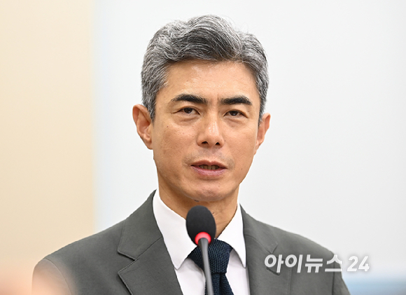 강신철 국방부 장관 후보자가 16일 서울 여의도 국회 국방위원회에서 열린 인사청문회에서 모두발언을 하고 있다. [사진=곽영래 기자]